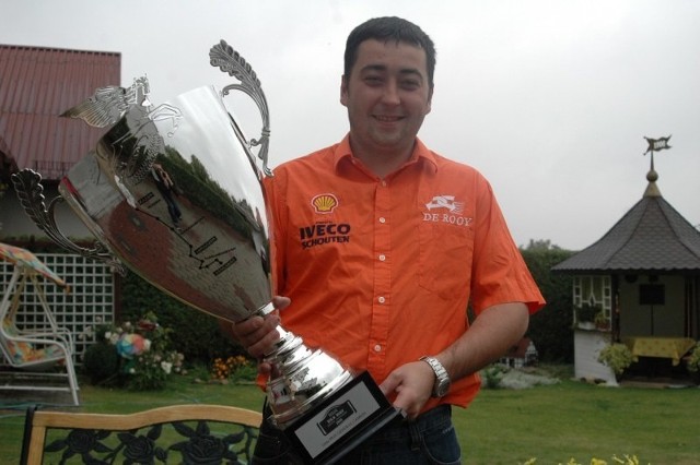 Dariusz Rodewald, mechanik z oleskich Walców, zająl drugie miejsce w wyścigach ciezarówek w morderczym rajdzie po bezdrozach Azji - Silk Way Rally 2009.