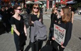 Czarny protest w Sopocie: "Nie ucz matki rodzić dzieci" [ZDJĘCIA]