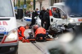 Kraków. Wypadek na ul. Dunajewskiego, motocyklista upadł podczas wyprzedzania