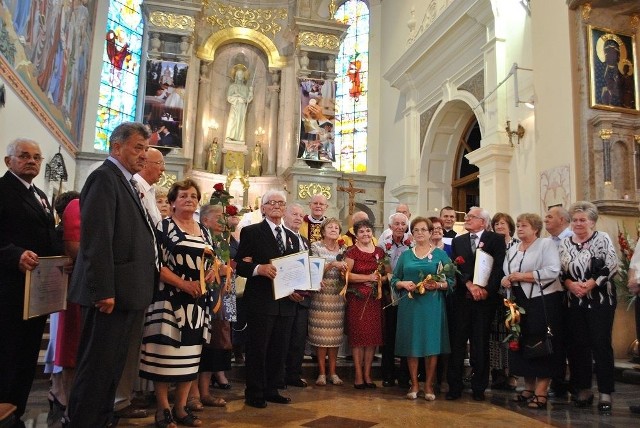 Pary małżeńskie z gminy Białobrzegi wspólnie świętowały swoje jubileusze.