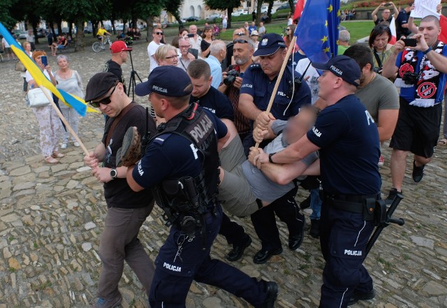 Performans "Nie będzie innego" w Przemyślu.