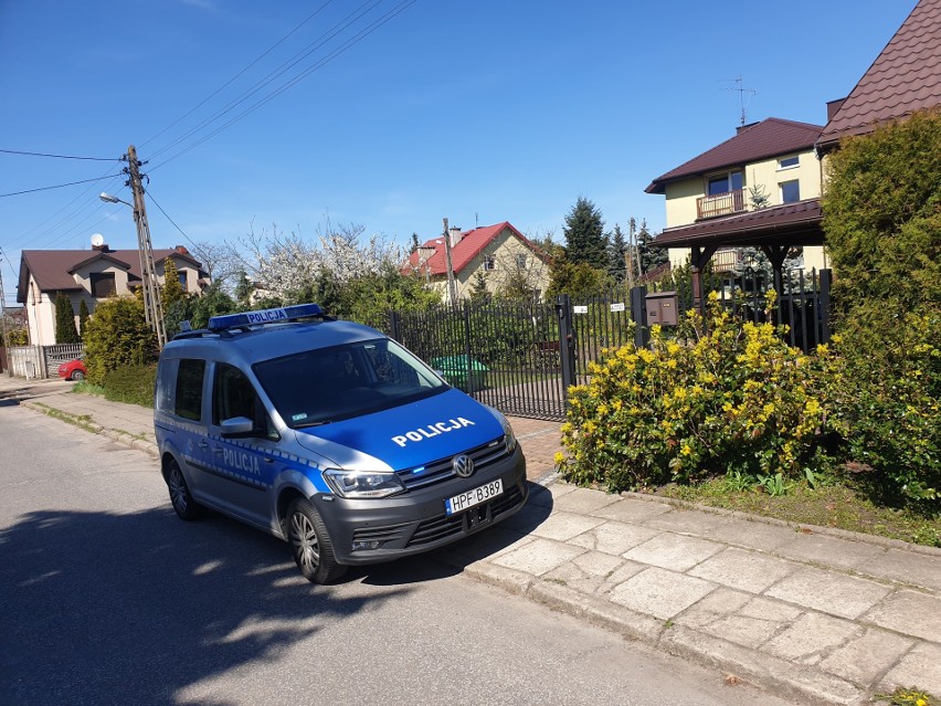 Wypadek w jednym z domów na Widzewie. Nietrzeźwy domownik wpadł na lustro. Polała się krew...