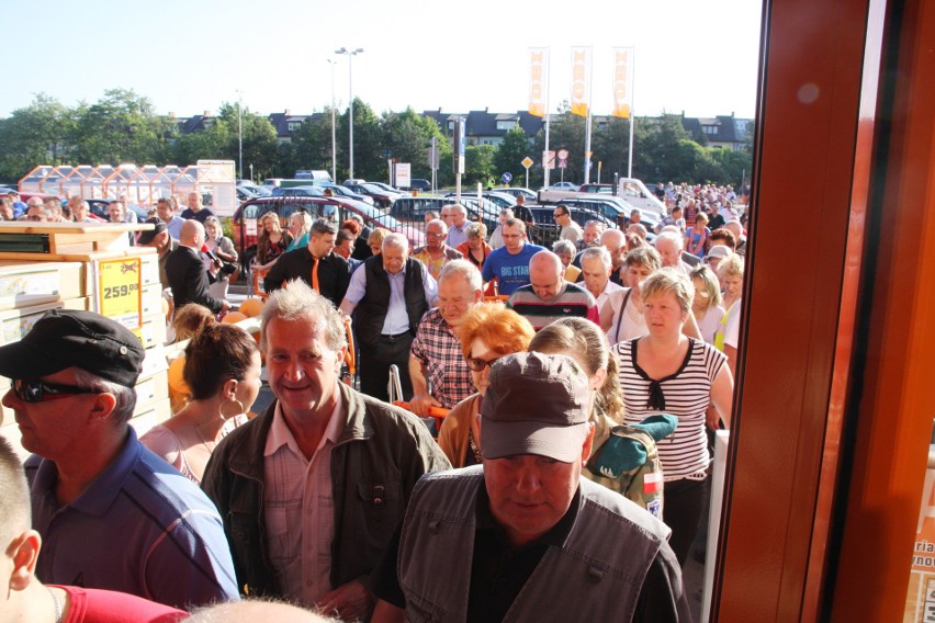 W środę otwarcie Busztynowa Park. A tak wyglądało otwarcie Galerii Bursztynowej i OBI cztery lata temu [ARCHIWALNE ZDJĘCIA]