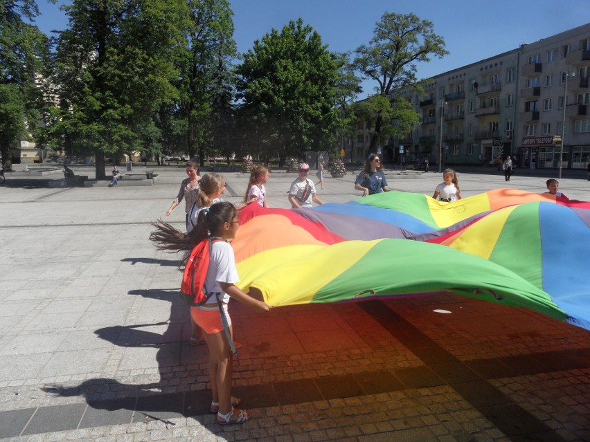 Częstochowa: Festyn bardzo energetyczny dla dzieci na placu Biegańskiego ZDJĘCIA