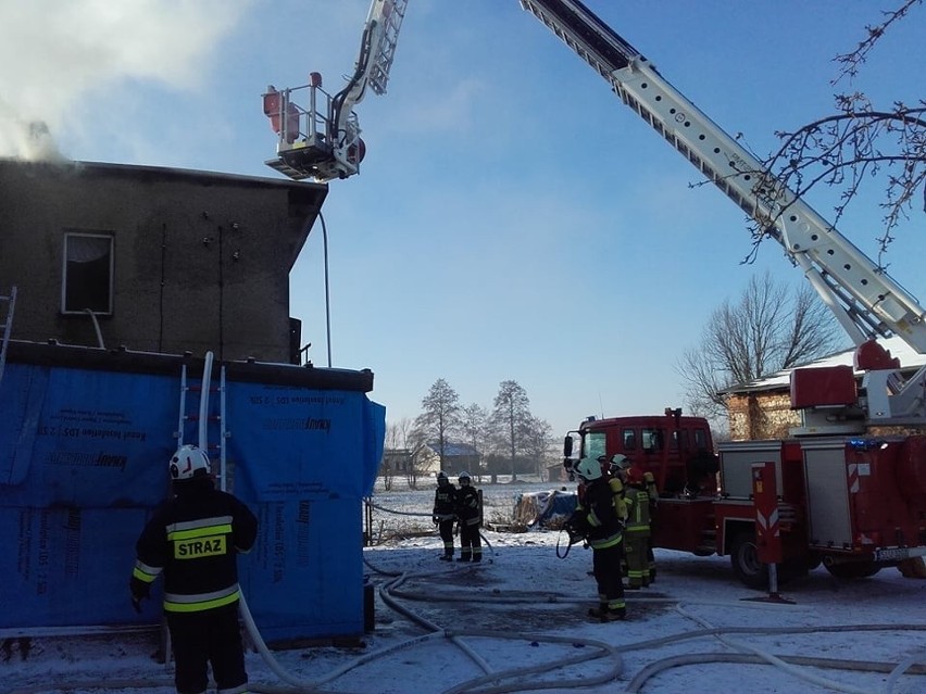 Pożar w gminie Kochanowice. Ucierpiał dom strażaka z OSP....