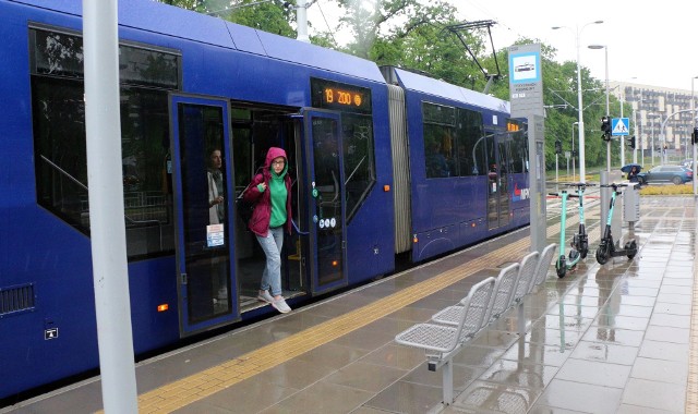 Tramwaje przez Popowice jeżdżą regularnie od 15 maja (poniedziałek). To dwie nowe linie tramwajowe: 18 oraz 19.