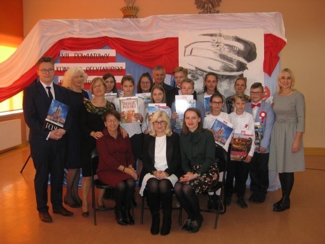 W Szkole Podstawowej w Osięcinach był VII Powiatowy Konkurs Poezji Patriotycznej 