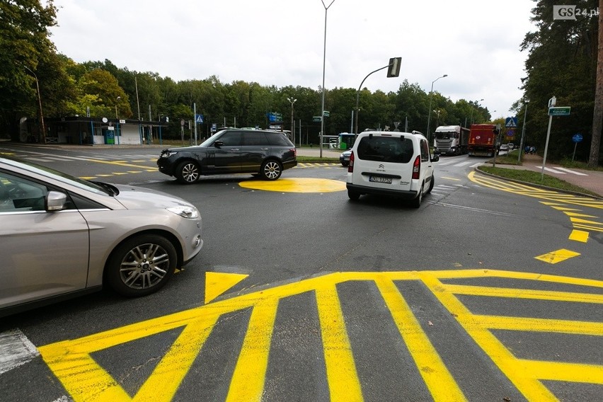 Minirondo przy Głębokim. Mnóstwo kierowców narzeka. A co na to urzędnicy?  [ZDJĘCIA]