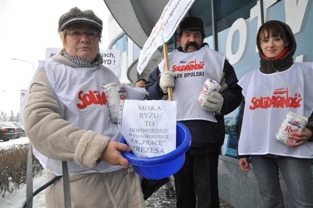 Pikieta Solidarności pod salonem firmy Kler. (fot. archiwum)