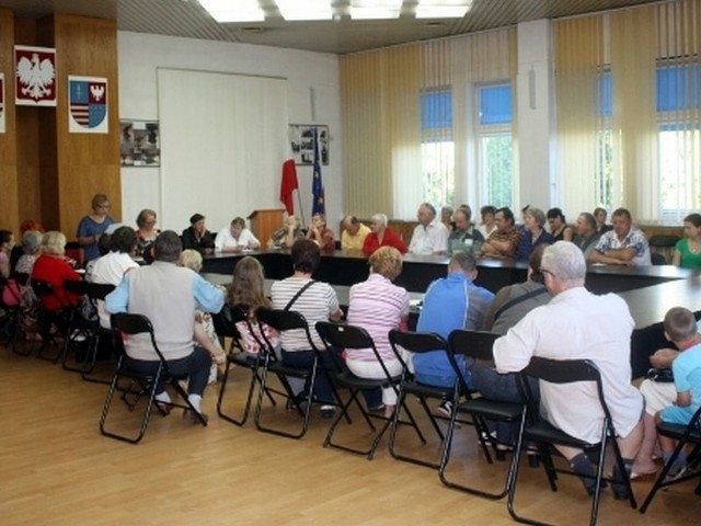 W środę w siedzibie Starostwa Powiatowego w Opatowie odbyło się spotkanie uczestników turnusu rehabilitacyjnego z władzami powiatu i pracownikami Powiatowego Centrum Pomocy Rodzinie.
