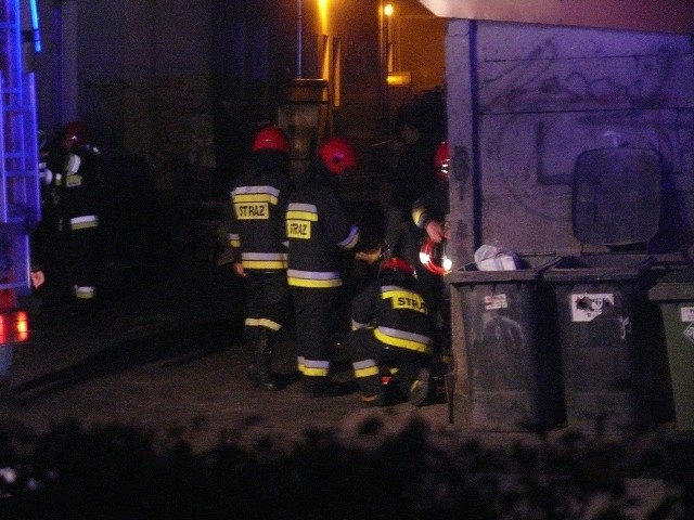 Interwencja strażaków w kamienicy na ulicy Emilii Plater