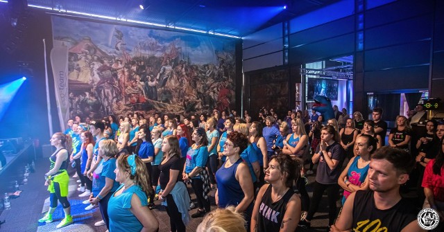 Zumbowe szaleństwo w Częstochowie, czyli akcja "Tanecznym krokiem w niebieski świat autyzmu"