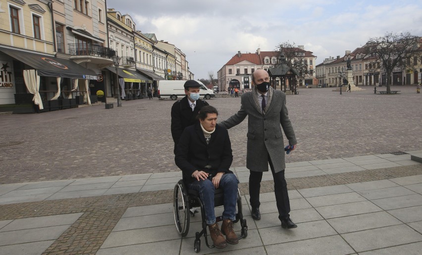 Konrad Fijołek otrzymał wsparcie kandydata partii Razem...