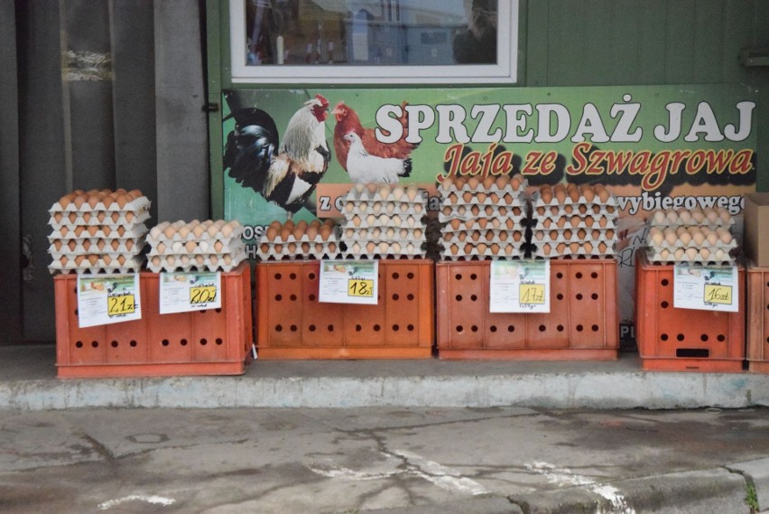 Wielka Sobota na giełdzie w Sandomierzu. Po ile warzywa, owoce i jajka? Zobacz zdjęcia