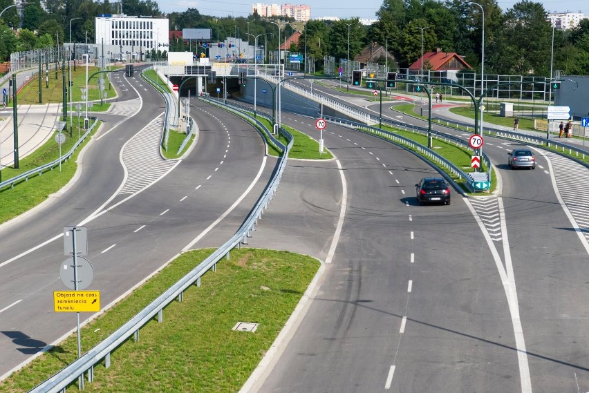 Kraków. Autobusy linii 196 kursują po Trasie Łagiewnickiej. Szybciej dotrzesz do tramwaju