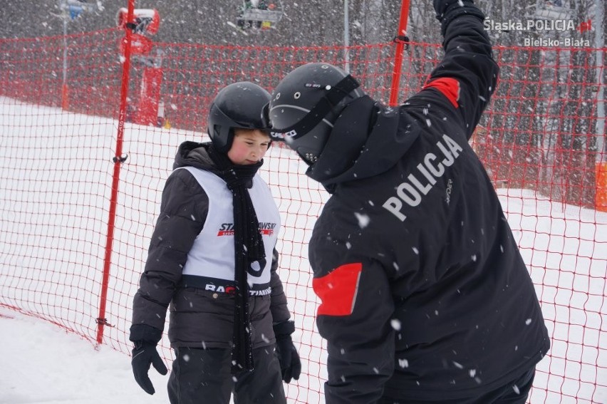 Policja uczyła bezpiecznych zasad jazdy na nartach