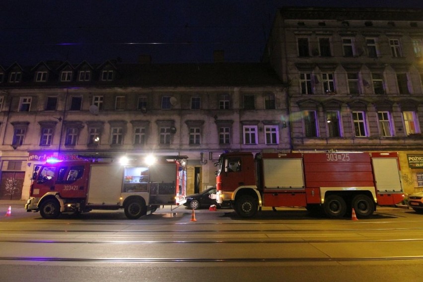 Wrocław: Groził, że podpali siebie i kamienicę. Ewakuacja mieszkańców przy Traugutta (FILM, ZDJĘCIA)