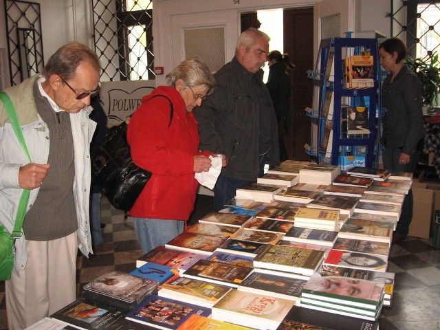 Kiermasz Książki Katolickiej cieszy się zainteresowaniem i będzie czynny także w piątek, 11 października, w godzinach 9 &#8211; 18, 30 w Miejskiej Bibliotece Publicznej przy ulicy Piłsudskiego 12.