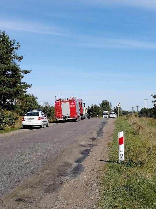 Wypadek śmiertelny na drodze wojewódzkiej 671 Knyszyn - Jasionówka. Bus zderzył się z osobówką. Nie żyje kierowca audi [ZDJĘCIA]