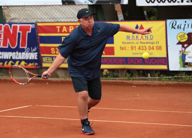 W kabarecie "Koń Polski" występuje m.in. Leszek Malinowski, wielki miłośnik sportu, głównie tenisa.