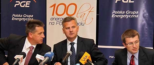 Od lewej: Wiceminister skarbu Jan Bury, minister Aleksander Grad i Tomasz Zadroga, prezes PGE.