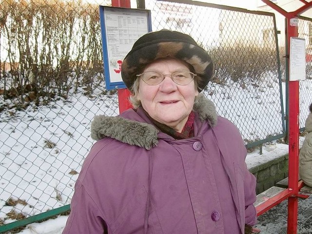 - Lepiej czekać w ciepłej poczekalni dworca PKS, niż stać na mrozie - mówi Marta Koniecpolska, która często korzysta z komunikacji miejskiej i podmiejskiej