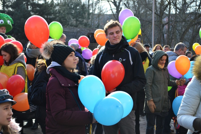 Balony z marzeniami odleciały w niebo. Fundacja "Pomóż Im" świętuje Dzień Dziecka z Chorobą Nowotworową [galeria]