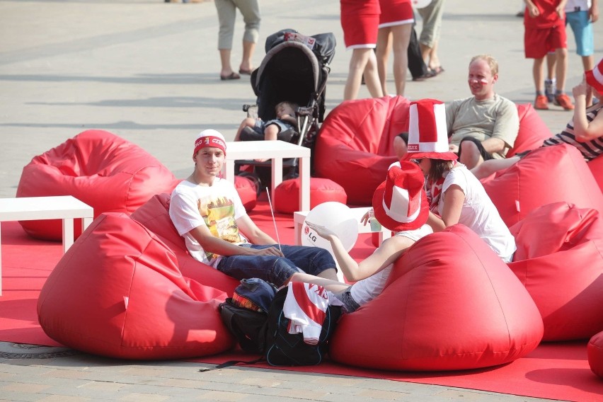 Kibice Ligi Światowej już przed katowickim Spodkiem bawili...