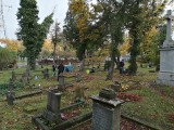 Młodzi narodowcy na cmentarzu przy Niemodlińskiej w Opolu. Co tam robili?