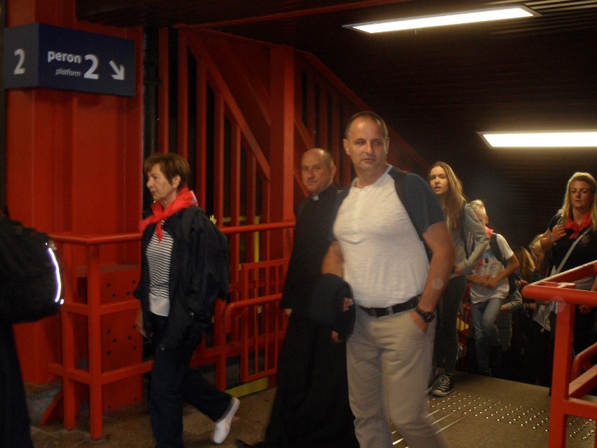 Papież w Częstochowie: Pielgrzymi przyjeżdżają pociągami [ZDJĘCIA]