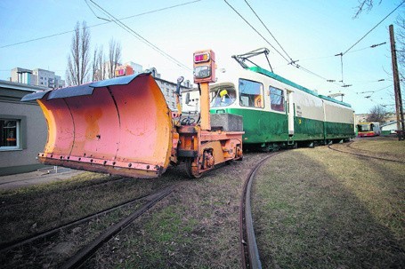 Lemiesz może być mocowany z obu końców tramwaju.