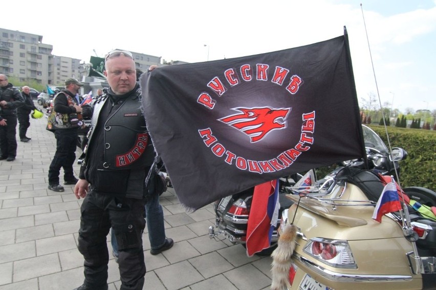 Nocne Wilki jednak we Wrocławiu. Motocykliści złożyli kwiaty na Cmentarzu Żołnierzy Radzieckich