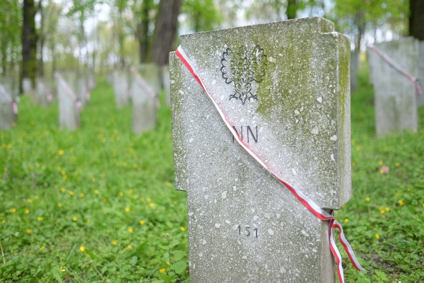 Groby poległych, ulokowane na terenie Wielkopolski, są...