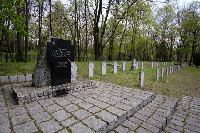 Groby poległych, ulokowane na terenie Wielkopolski, są ewidencjonowane przez Urząd Wojewódzki.