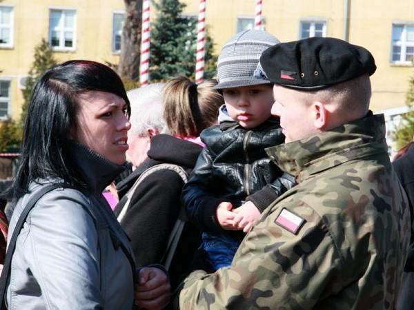 Pożegnanie żołnierzy odlatujących do Afganistanu