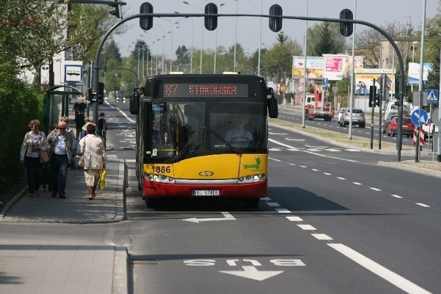 Na ul. Inflanckiej autobusy i motocykle już w długi weekend pojadą wspólnym pasem.