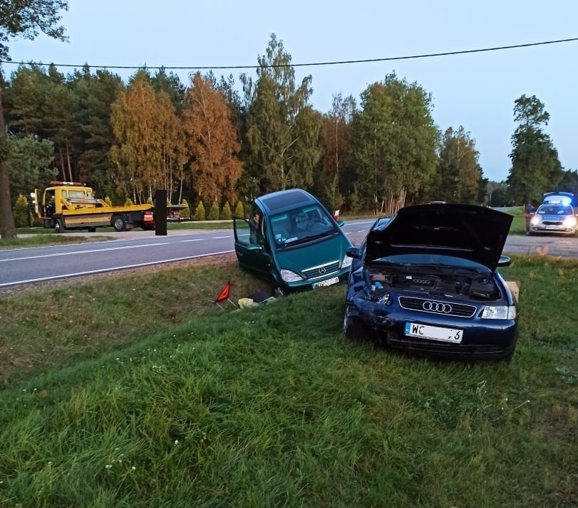 Wypadek w Antoniach. Zderzyły się 2 samochody osobowe. Do wypadku doszło późnym popołudniem 27.09.2021, na drodze krajowej nr 53. Zdjęcia