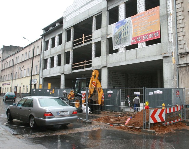 Od początku tygodnia na fragmencie ulicy Kilińskiego w Radomiu trwają prace związane z budową przyłącza centralnego ogrzewania.