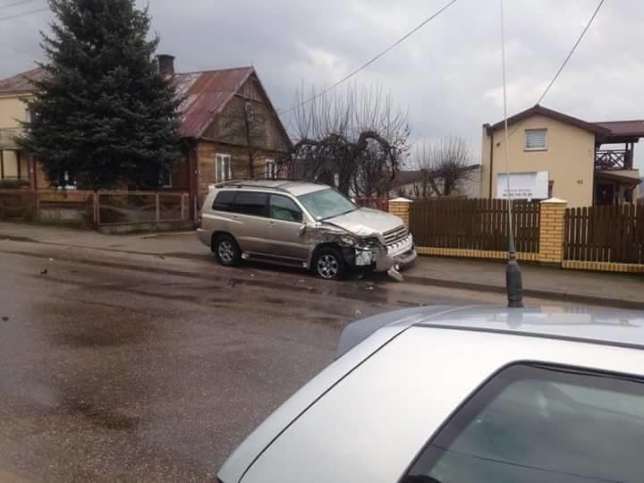 Jedna osoba z pojazdu uczestniczącego w kolizji została...