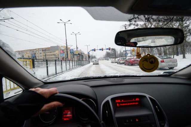 W środę na drogach w Kujawsko-Pomorskiem może być niebezpiecznie. Zapowiadane są obfite opady śniegu i śniegu z marznącym deszczem