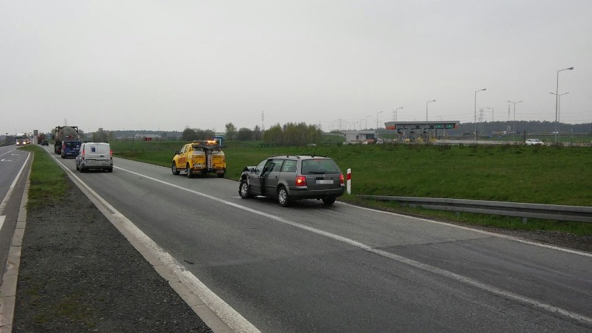 45-letni kierowca volkswagena caddy, zjeżdżając z autostrady...