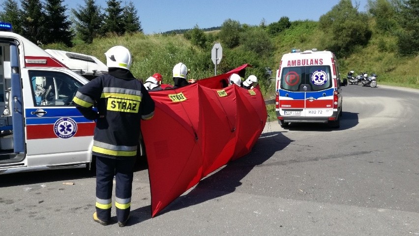 Uście Gorlickie. Poważny wypadek ciężarówki, dwie osoby zostały ranne [ZDJĘCIA]