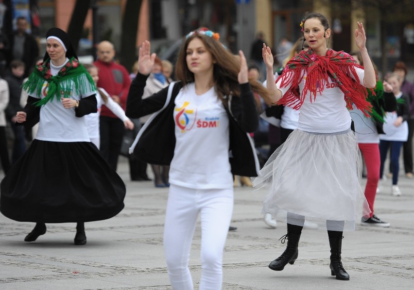 Wielkanocny Taniec Uwielbienia na pl. Niepodległości w...