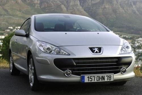 Fot. Peugeot: 307 CC ostatnio przeszedł facelifting. Trzeba...