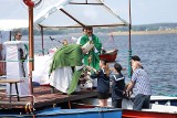 Msza święta na wodzie w Rybniku. Przewodniczył jej ks. abp Adrian Galbas. Na brzegu morza rybnickiego modliły się tysiące wiernych ZDJĘCIA