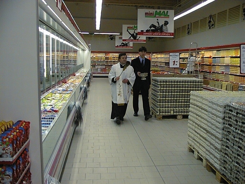 MiniMal - pierwszy supermarket w Ostrołęce.  Archiwalne zdjęcia z otwarcia marketu w 2000 roku