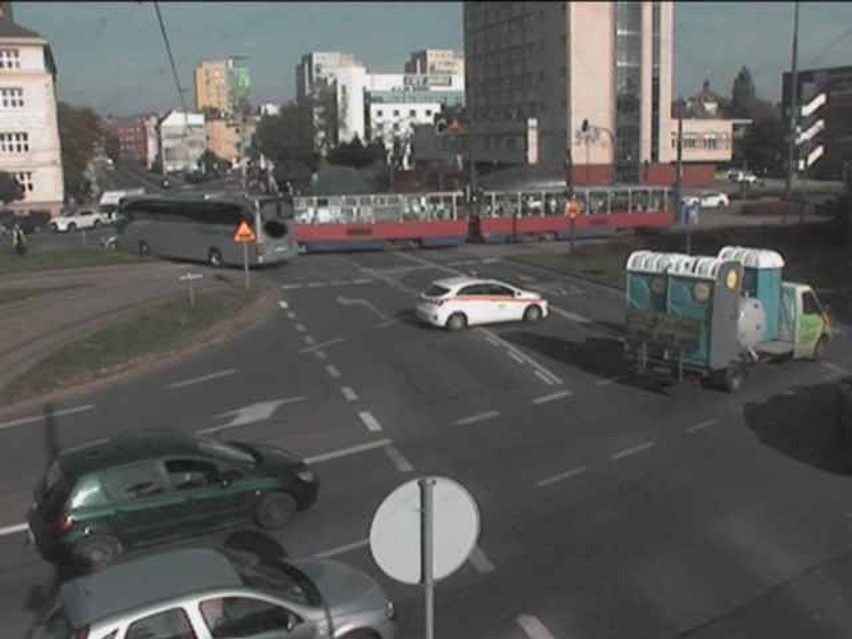 Zderzenie tramwaju z autokarem na rondzie Jagiellonów w Bydgoszczy. Były duże utrudnienia