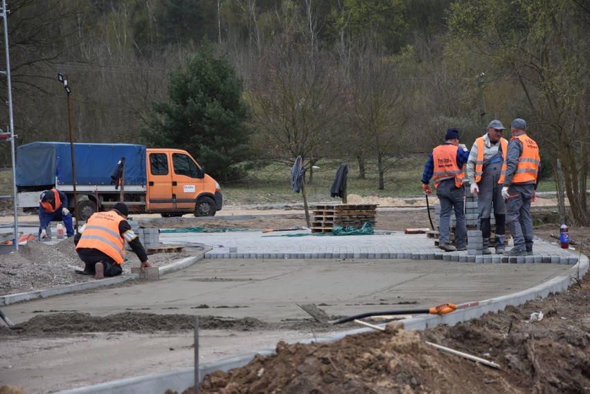 Prace polegające na budowie infrastruktury...