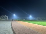 Nowe oświetlenie na stadionie sportowym w Działoszycach. Zobacz zdjęcia