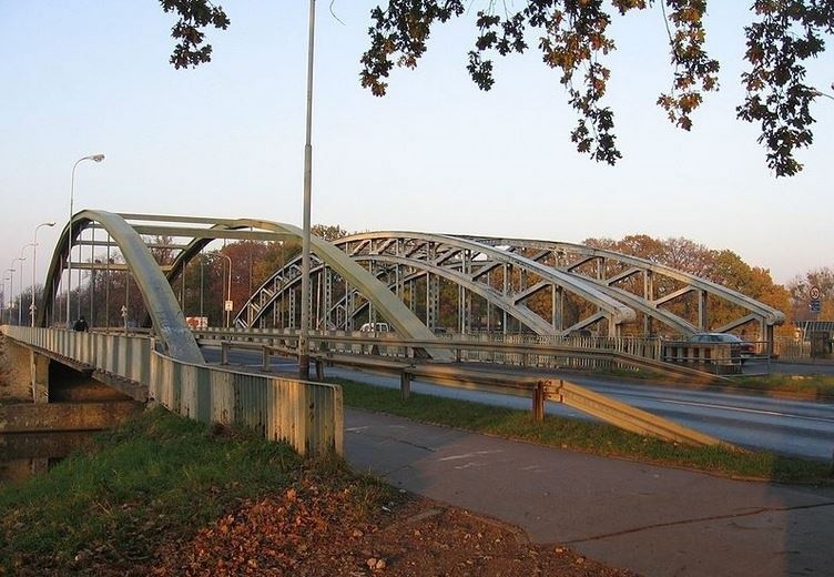 Mosty Jagiellońskie na Odrze we Wrocławiu.